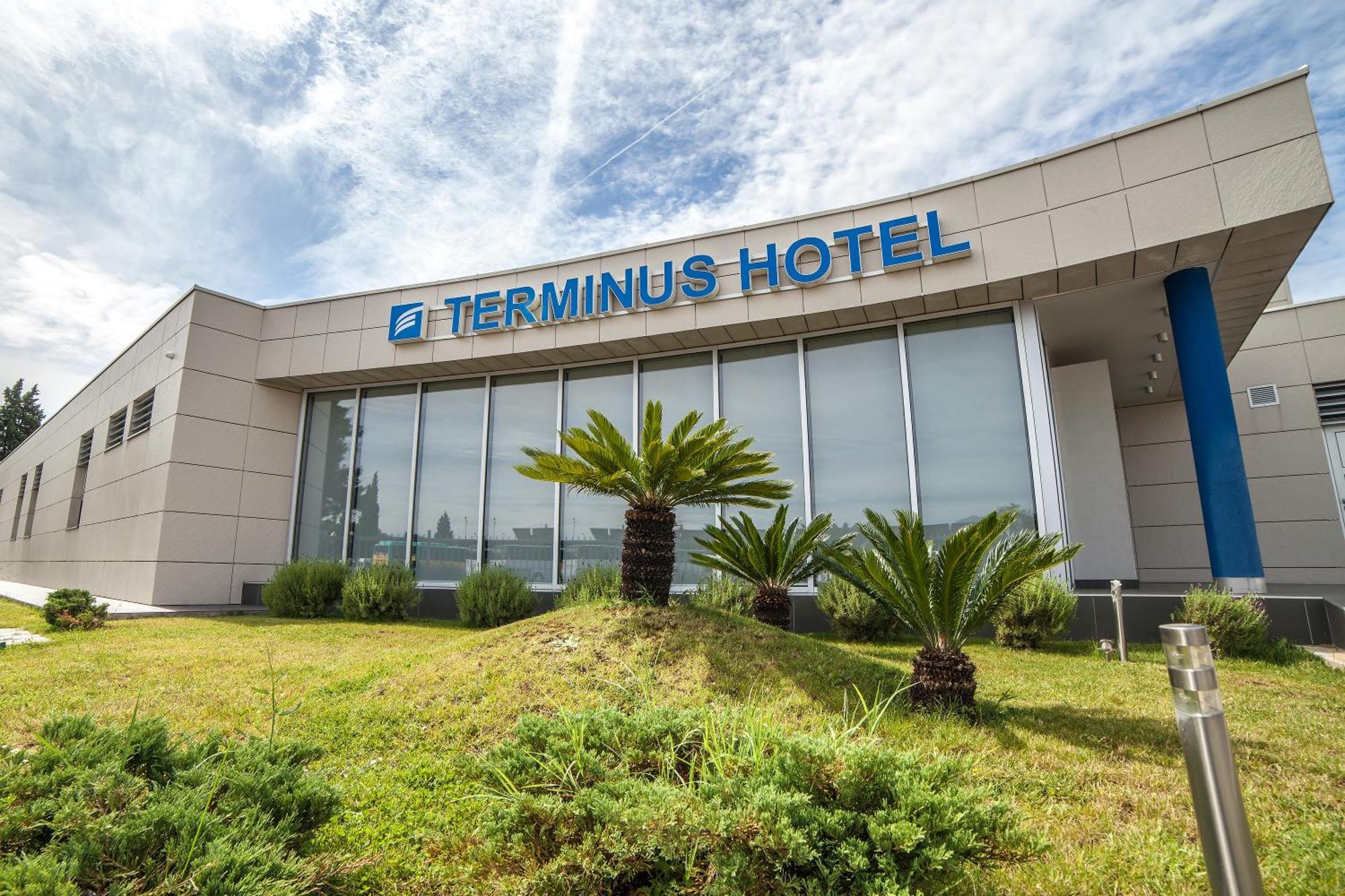 Hotel Terminus Podgorica Bagian luar foto