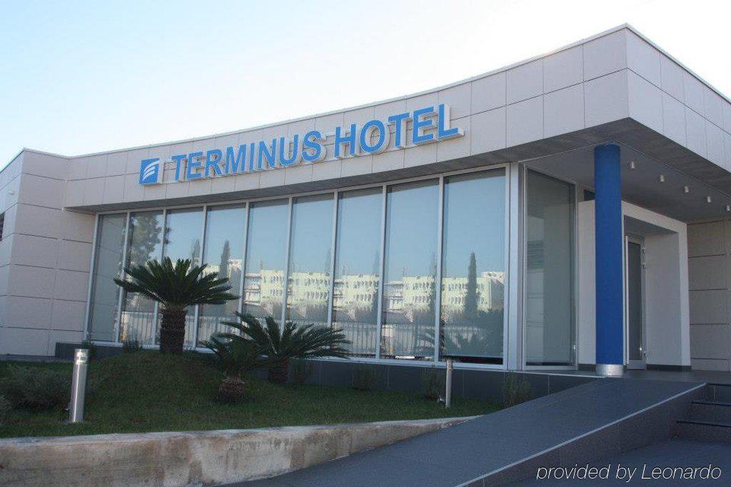 Hotel Terminus Podgorica Bagian luar foto